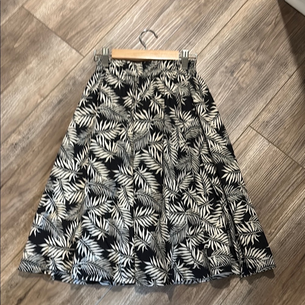 Black and White Leaf Print Skirt